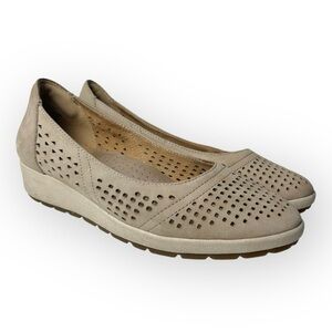 Earth Violet Low Wedge Perf Taupe Nubuck Shoes 7.5